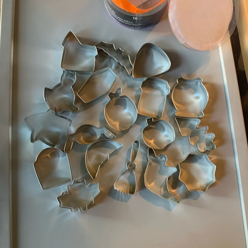 Wilton Halloween Fall Cookie Cutter Set 18 Like New Holiday Shapes